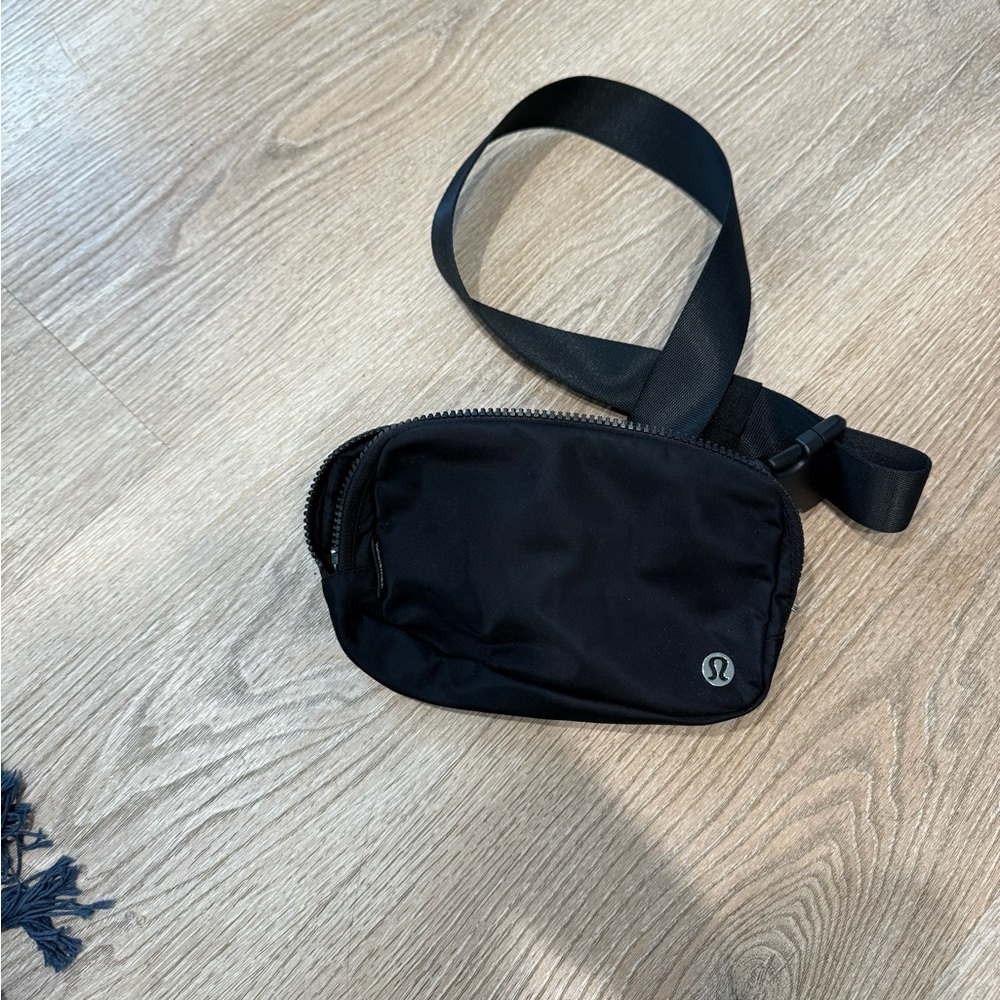 lululemon athletica Black Belt Bag Sleek Design